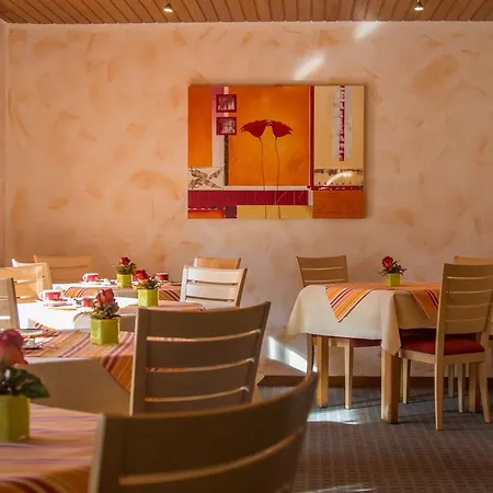 Hotelpension Schroeder מלון