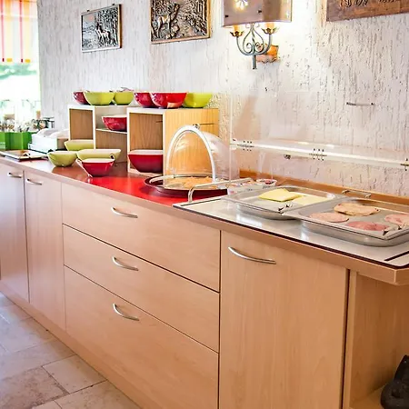 מלון Hotelpension Schroeder 3*