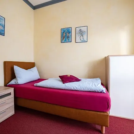 Hotelpension Schroeder מלון